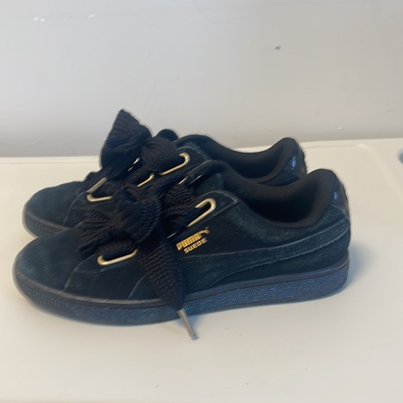 Puma suede black shoe with gold with glittery midsole - Picture 5 of 10